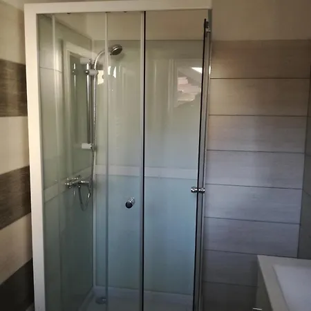 Ivana בית הארחה *